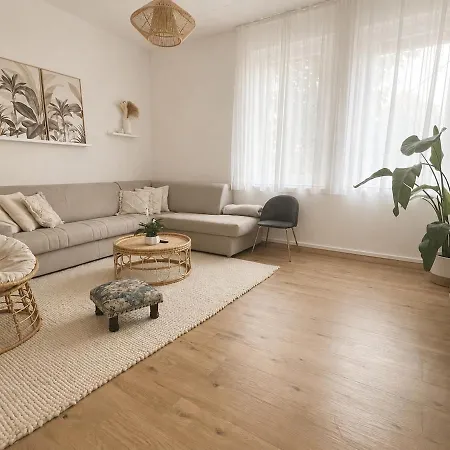Apartmán Cozy With Private Terrace And Garden