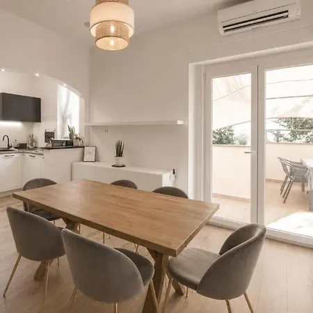 Cozy With Private Terrace And Garden Apartmán *